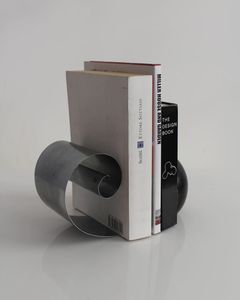 Strong Metal Bookends With Anti Slip Pads Protecting <b>Shelves</b> And Preventing <b>Books</b> From Sliding Or Falling - Product Image 4