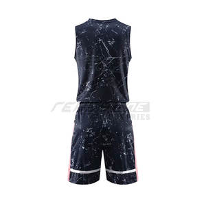Uniforme de baloncesto versátil para hombres sublimado y a prueba de decoloración para el día del juego construido para soportar cualquier condición de verano - Product Image 2