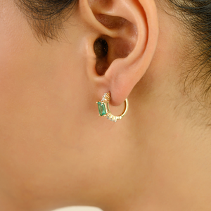 Pendientes de Aro Minimalistas de Oro Amarillo Puro de 14K con Esmeralda Natural de Zambia y Diamantes, Fabricante Mayorista Personalizado de Fábrica - Product Image 4