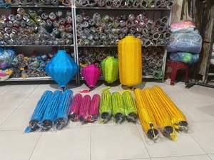 Lampe suspendue décorative lanterne en soie du Vietnam Abat-jour en tissu élégant avec cadre en bambou pour les espaces intérieurs - Product Image 6