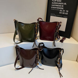 Bolsos de cuero PU de lujo de diseñador para mujer, bolsos de hombro de moda para mujer de marca famosa - Product Image 1