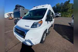 Contenedor Usado en Buen Estado Winnebago T-r-a-v-a-t-o 59GL 2023 para Uso en Apartamentos y Campamentos con Remolques - Product Image 5