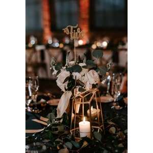 Elegante centro de mesa de metal ecológico con diseño personalizado de inspiración floral para recepciones de bodas y aniversarios - Product Image 3