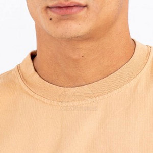 T-shirt oversize élégant pour homme, conçu pour le streetwear décontracté, respirant, confortable et en tissu doux. - Product Image 6