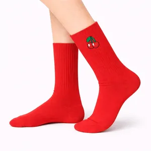 Calcetines Deportivos Unisex Rojos con Bordado de Cerezas, Logotipo Personalizable, Transpirables, Antibacterianos, Jacquard, para Diabéticos, para Otoño - Product Image 2