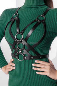 Arnés ajustable de cinturón de pecho con correas de estrella Diseño de cuero Vegano para y sujetador abierto de moda oculta - Product Image 4