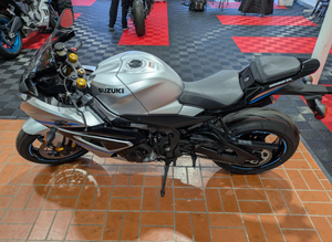 OFERTA DE DESCUENTO DEL 100% Motocicleta Suzuki GSX-R1000R 2025 Nueva - Product Image 2