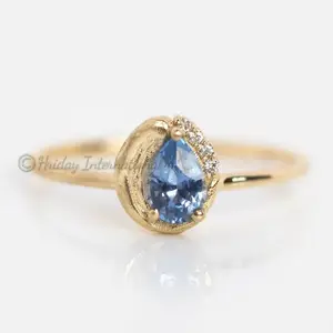 지르콘 다이아몬드 925 스털링 실버 옐로우와 로즈 골드 버밀 문 반지와 고급스러운 천연 배 모양 블루 사파이어