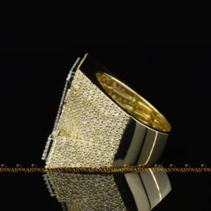 Anillo Original de Hip Hop, busto completo con diamantes de moissanita redondos brillantes y corte Baguette en oro amarillo de 10kt para Unisex - Product Image 5