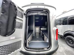 <span class=keywords><strong>Caravane</strong></span> de voyage de luxe en aluminium et acier inoxydable pour 4 personnes <span class=keywords><strong>avec</strong></span> <span class=keywords><strong>douche</strong></span> et toilettes, remorquable et autonome - Product Image 3