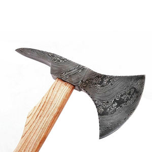 Hacha de Acero de Damasco con Patrón Único, Acabado Pulido y Agarre Cómodo para Uso en Exteriores - Product Image 2