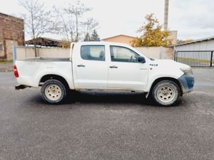 2016 pour Toyota Hilux 2.5L Double Cab avec sièges en tissu de boîte de vitesses manuelle et direction gauche pour bus, y compris caméra arrière - Product Image 5