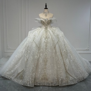 Robe de mariée XS266 scintillante en ivoire avec traîne chapelle, dentelle florale et appliques en cristal pour femme - Product Image 1