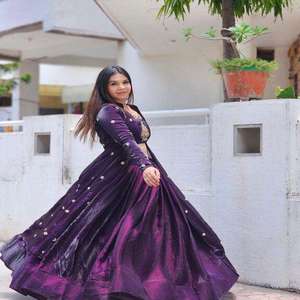 Conjunto de Lehenga Choli con Top Corto para Mujer, con Chal a Juego y Falda Larga con Vuelo, para Bodas y Fiestas - Product Image 5