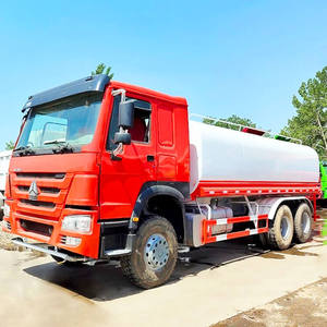 Camion-citerne diesel d'occasion Sinotruk Howo, options de roues motrices 4x2 et 6x4, en acier, pour le stockage d'eau et de produits chimiques - Product Image 1