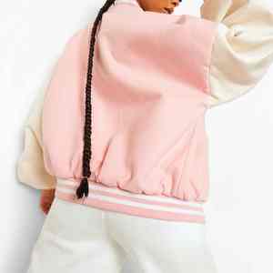 Chaqueta Universitaria de Alta Calidad para Mujer, 100% Tela de Felpa, Ligera, con Parches Bordados en Chenilla y Logotipo Personalizado - Product Image 5