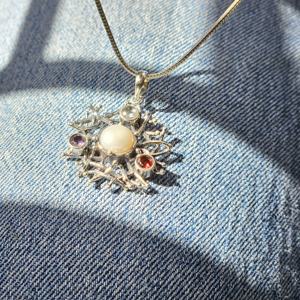 Pendentif tendance en argent sterling avec fleurs multi-gemmes certifié pour les occasions de cadeaux unisexes - Product Image 2