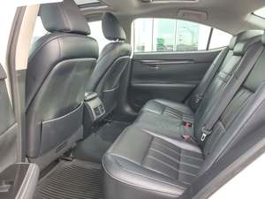 MÁS VENDIDO EN 2019: LE-X-US E-S 350 FWD, TRANSMISIÓN AUTOMÁTICA, MOTOR V6, ASIENTOS DE CUERO - Product Image 4