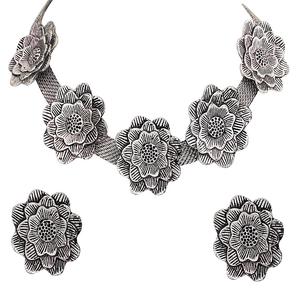 Nouveaux ensembles de bijoux de mode les mieux notés collier en argent oxydé fleur embelli avec boucles d'oreilles - Product Image 2