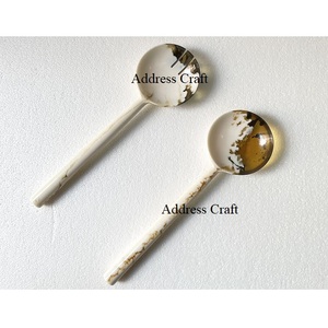 Juego de servidor de ensalada de resina de calidad superior, juego de cuchara de ensalada de resina de remolino blanco de estilo nórdico, herramientas de cocina, herramientas decorativas para ensalada de resina - Product Image 3