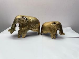 Juego decorativo artesanal de Metal moderno de 2 estatuas de elefante de aluminio con diseño tallado regalo de sala de estar hecho a mano duradero - Product Image 2