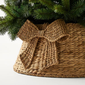 ปลอกต้นคริสต์มาสจากผักตบชวา พร้อมโบว์ งานสานด้วยมือ กระโปรงต้นคริสต์มาส  รับผลิตแบบ OEM ODM ขายส่งจากโรงงาน - Product Image 5