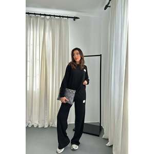 ชุดเสื้อและกางเกงไหมพรมทรงคลาสสิกสีดำ - สีดำ - Product Image 2