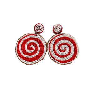 Boucles d'oreilles de Noël faites à la main, ornées de perles multicolores et de rayures de bonbons - Product Image 6