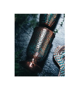 Gobelet d'hydratation en cuivre durable aux lignes épurées et au charme ethnique conçu pour les ménages holistiques - Product Image 1