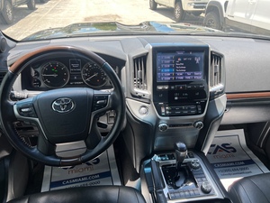 Voiture d'occasion de qualité abordable, Toyota Land Cruiser V8 Heritage Edition 2021, conduite à gauche - Product Image 2