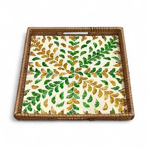 ถาดตกแต่งทำมือจากหวายโบฮีเมียน ประดับเปลือกหอยมุกธรรมชาติ งานฝีมือ ยืดหยุ่นได้ เป็นมิตรกับสิ่งแวดล้อม เหมาะสำหรับใช้บนโต๊ะที่บ้าน ผลิตในเวียดนาม - Product Image 1