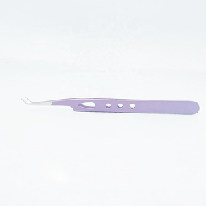 Pince à épiler droite conçue par des professionnels Isolation de la pince à épiler en forme de pied - Product Image 6