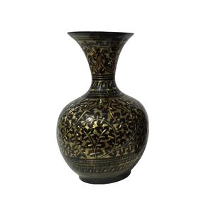 Vase à fleurs décoratif en laiton de haute qualité avec gravure en or et peinture noire finie pour la décoration de table - Product Image 2