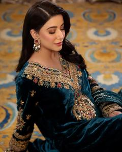 PRESENTANDO NUEVO CONJUNTO DE TOP DE TERCIOPELO PESADO DE BUENA CALIDAD CON PRECIOSO PLAZZO DE TERCIOPELO BORDADO Y PESADO - Product Image 2