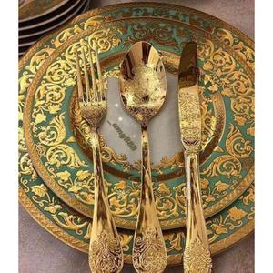 Couverts en acier inoxydable doré de forme classique parfaits pour les dîners de famille ou les repas traditionnels - Product Image 3