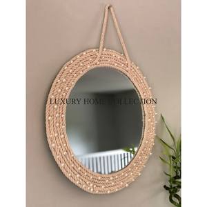 Cadre de miroir mural en métal antique magnifiquement fabriqué à la main avec des motifs ornés pour une décoration intérieure luxueuse - Product Image 5