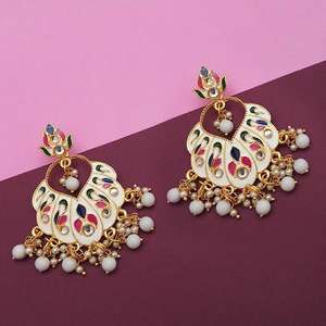 Kriaa White Meenakari Beads Kundan Pendientes colgantes de aleación de zinc 1314218E Moda Dangler Detalles intrincados para ropa festiva/de fiesta - Product Image 1