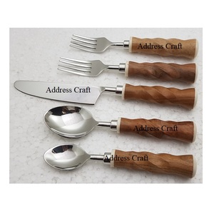 Phong Cách Phương Tây Thép Không Gỉ Bạc Flatware Set Gỗ Xử Lý <span class=keywords><strong>2025</strong></span> <span class=keywords><strong>Hot</strong></span> Bán Thực Phẩm An Toàn Dao Kéo Bữa Ăn Tối Muỗng Pho Mát Dao Ngã Ba - Product Image 2
