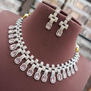 ชุดสร้อยคอเพทายสีเงินหรูหราพร้อมต่างหูสำหรับงานแต่งงานงานหมั้นชุดสำหรับผู้หญิง - Product Image 1