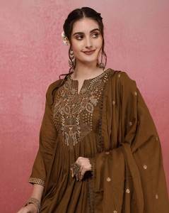 Presentamos el Nuevo Salwar Kameez de Diseñador para Mujer, con Bordado Intenso, de Secado Rápido, para Todas las Temporadas - Product Image 3