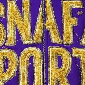 Conjunto Deportivo Personalizado con Logotipo para Hombre, Sudadera con Capucha y Pantalones Deportivos de Alta Calidad con Apliques Bordados, Conjunto Deportivo con Lavado Ácido - Product Image 3