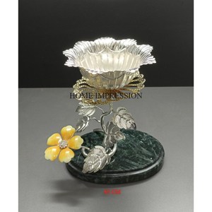 Ensemble de 2 bols de forme ronde polie miroir argent brillant au look unique le plus chic avec couvercle supérieur et plateau avec poignées de feuilles dorées - Product Image 3