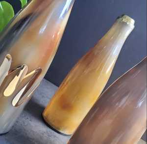 Botella Ligera de Cuerno Natural con Acabado Brillante y Atractivo Decorativo para Almacenamiento de Bebidas Ecológico a un Precio Accesible - Product Image 5