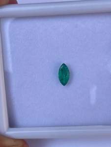 Gema de Esmeralda Natural Verde de Alta Calidad para Anillos, 0.96 Quilates, Tamaño 5x10mm, Origen India, Precio Razonable - Product Image 4