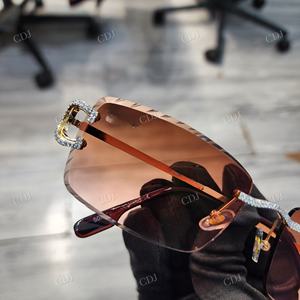 Artesanía de la más alta calidad Gafas de Sol para mujer Diseño de moda audaz Tonos naranjas VVS Tachonado Corte de diamante Anti-Reflectante GRA - Product Image 4