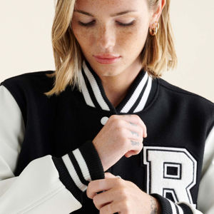 Venta al por mayor nuevas y elegantes señoras Letterman Crop Varsity chaquetas para la venta Otoño Invierno de alta calidad mujeres Crop Letterman chaquetas - Product Image 6