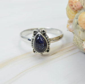 แหวนพลอยเงินสเตอร์ลิง925หรูหราทำด้วยมือเครื่องประดับรูปลูกแพร์ซันสโตนสีฟ้าของขวัญที่สมบูรณ์แบบสไตล์คลาสสิกสำหรับคริสเตียนของเธอ - Product Image 2