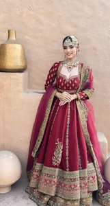 2025 @ Designer Broderie lourde sur la robe de mariée marron Anarkali, Lehenga et Dupatta avec perles Dabka ornées Travail de la pierre - Product Image 2