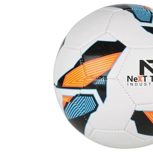 Balón de entrenamiento de fútbol de Next Tech Industries, material de PU para fines de entrenamiento con diseño personalizado y logotipo personalizado - Product Image 3