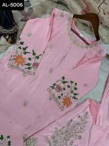 Traje Étnico Indio Exclusivo de Diseñador en Chinon Pesado con Bordado de Lentejuelas, Gharara con Vuelo Completo y Dupatta - Product Image 4